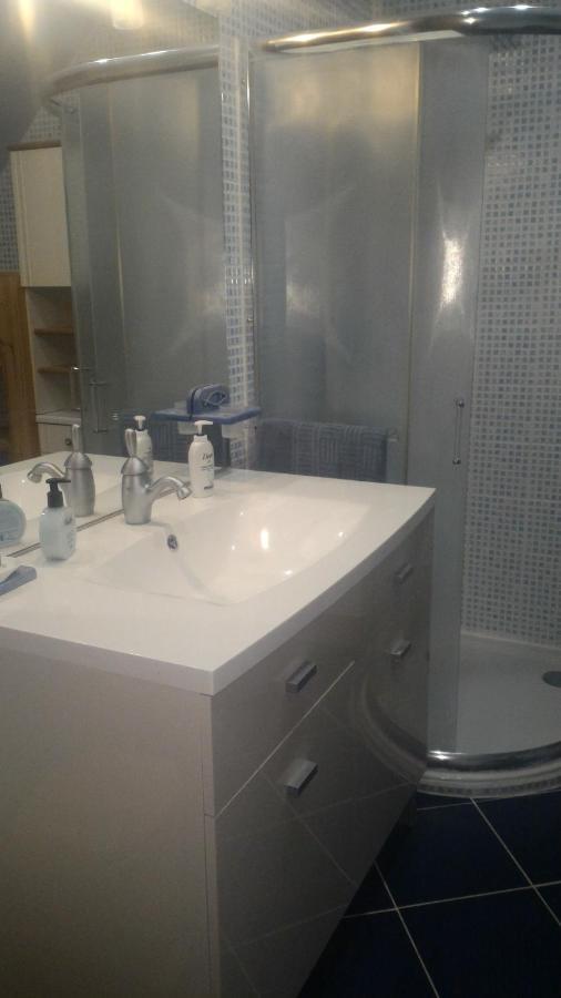 Chambre Au Nuit Etoile Et Jacuzzi Prive Bed and Breakfast Pleuven Εξωτερικό φωτογραφία